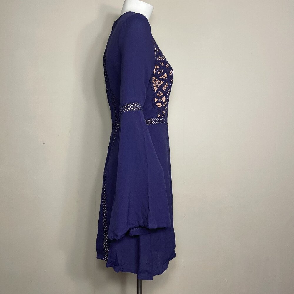 Gianni Bini Mini Dress Size Large Blue Lace Mesh Long Bell Sleeve Nude Lining - Picture 4 of 16